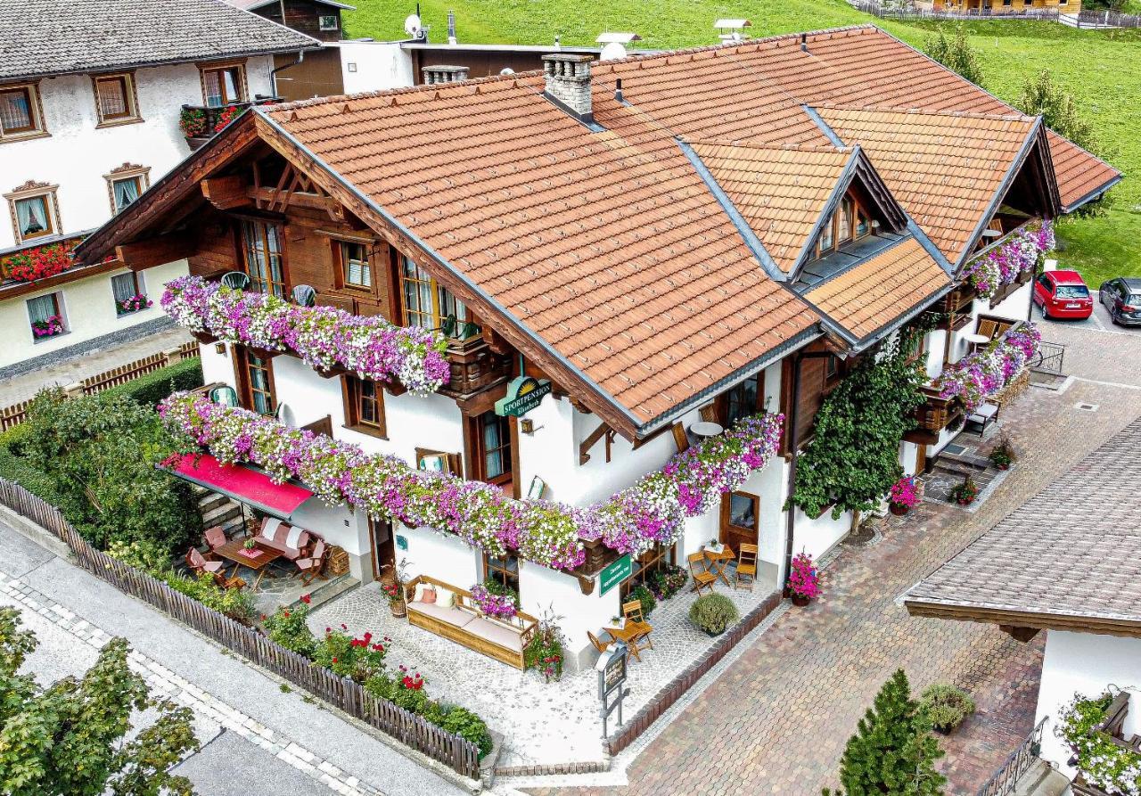 Sportpension Elisabeth Neustift im Stubaital Exterior photo